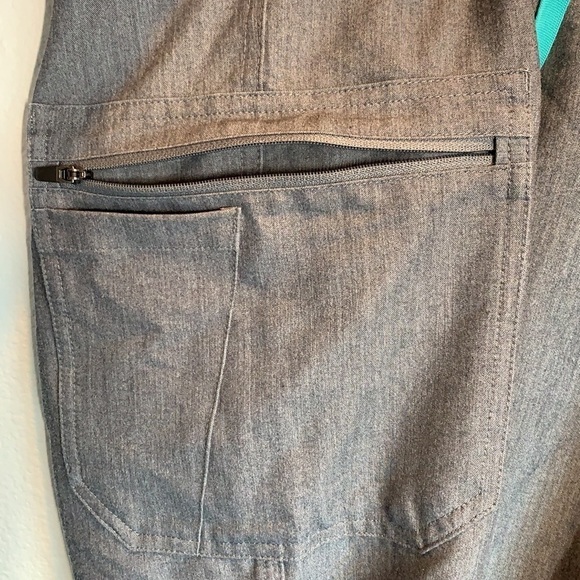 FIGS Yola Skinny Technical Collection Scrub Pants in Graphite Gray Size Medium - Picture 11 of 15